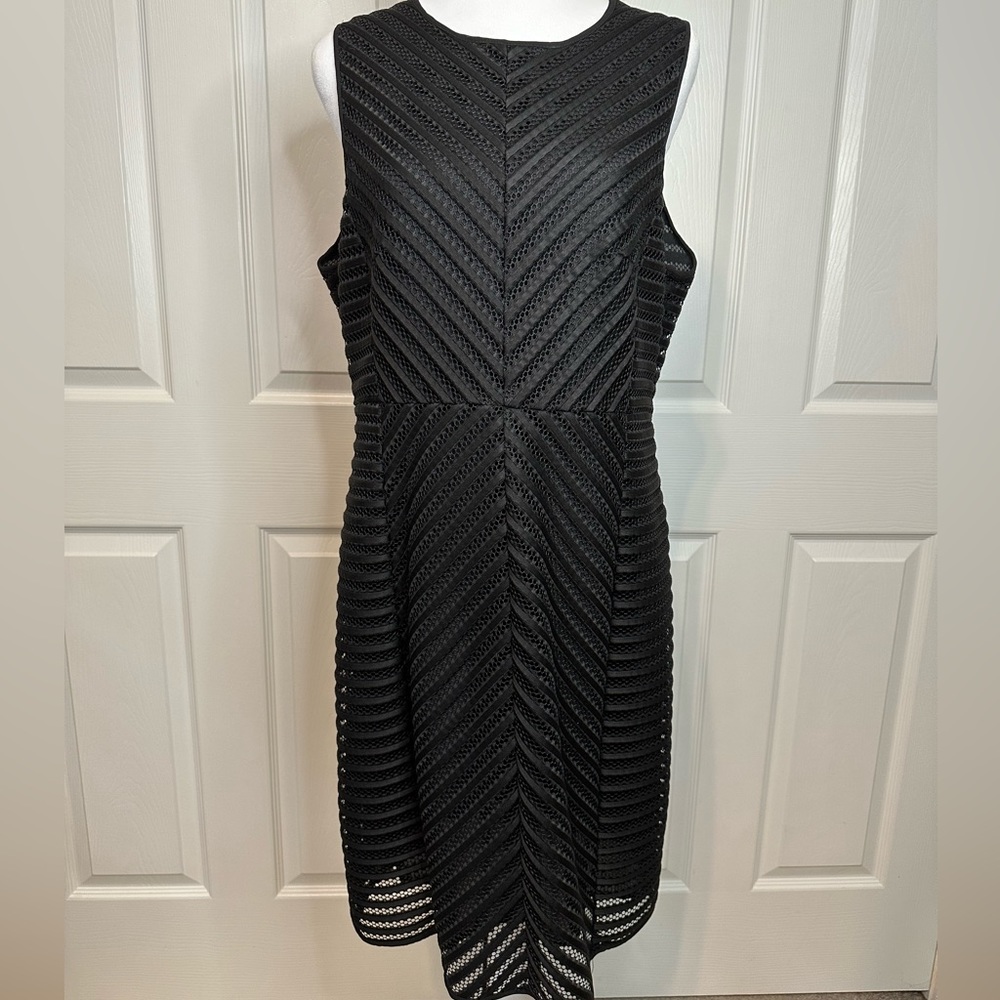 H&M beautiful Lace Sheath Dress, size 16. 🖤
